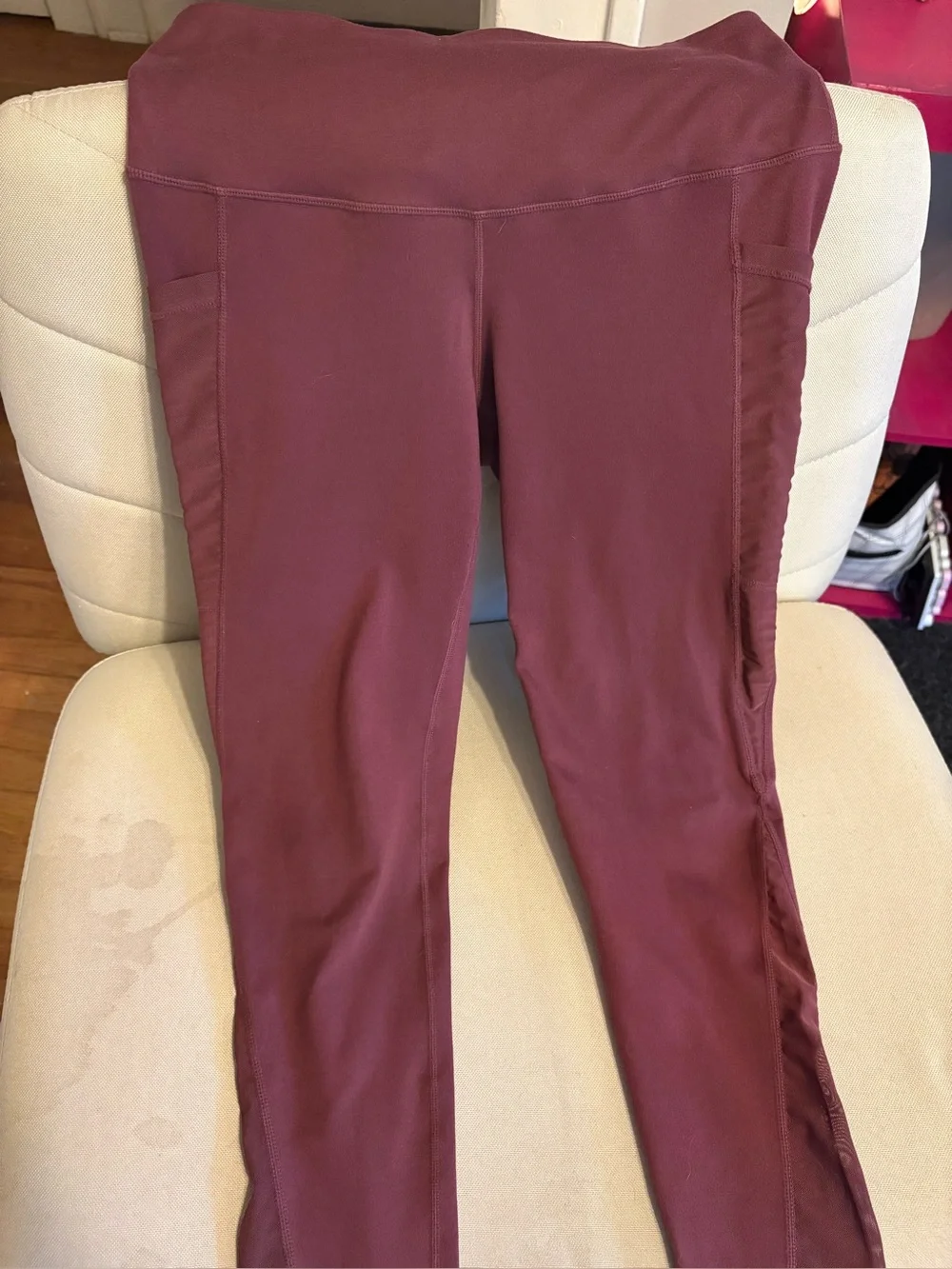 High-Waist Maroon Leggings with Side Pockets and back zipper pocket